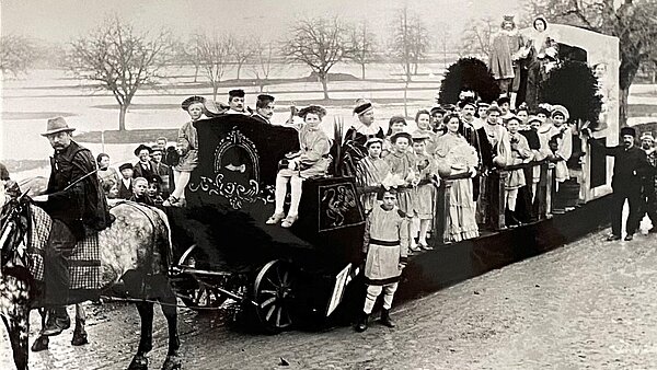 Heiniwagen 1905 mit dem Motto «Bilder aus der Märchenwelt». Bild: zVG