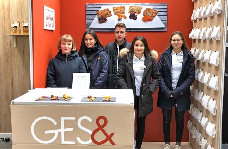 Das Miniunternehmen «GES&» der Kantonsschule Sursee staubte beim Wettbewerb von Young Enterprise Switzerland den 1. Platz in der Zentralschweiz ab. Foto zVg
