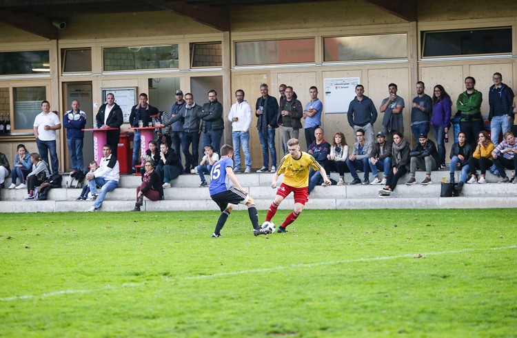 Der FC Sempach (in gelb-rot) holt zum Ligaauftakt einen Punkt. (Foto wy/Archiv)