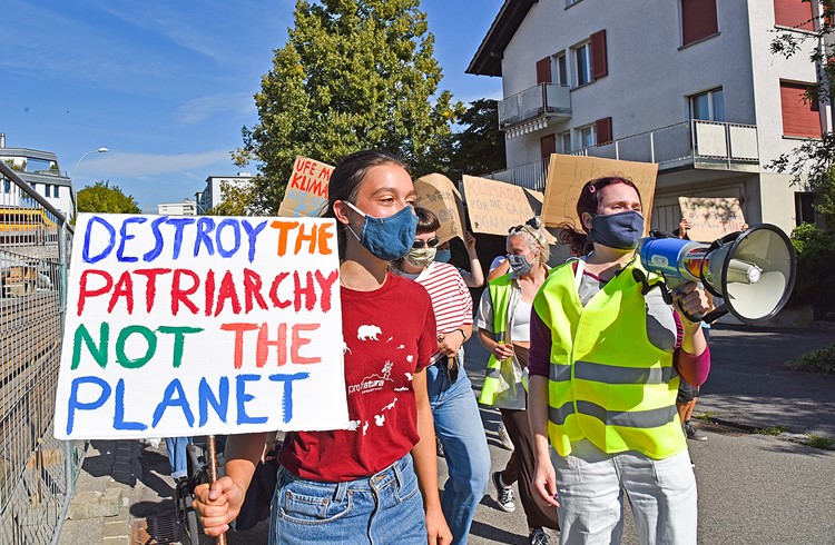 Nina Elmiger (in rot) demonstrierte am Samstag fürs Klima. (Foto Sarah Amrein)