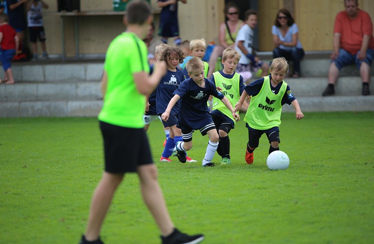 Die Kinder sollen Spass und Freude am Fussball haben, wie dies auch am Kids-Day 2018 im Seeland in Sempach der Fall war. (Foto Geri Wyss/Archiv)