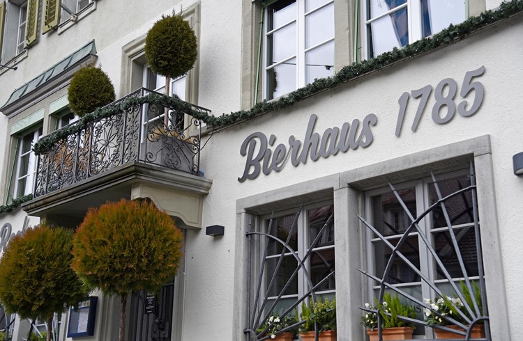 Das Bierhaus 1785 besitzt einen kleinen Balkon, als einziges Gebäude in der gesamten Sempacher Altstadt. (Foto Geri Wyss)