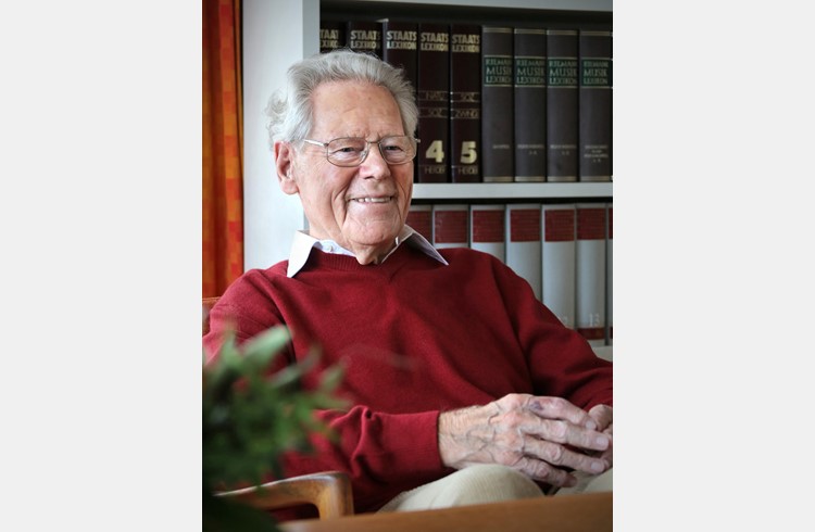 Am Dienstag verstarb der bekannte Surseer Theologe und Kirchenkritiker Hans Küng im Alter von 93 Jahren. (Foto Stiftung Weltethos/Erich Sommer)