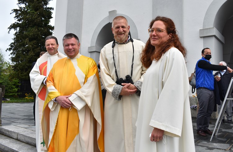 Von links: Thomas Sidler, Bischofsvikar Hanspeter Wasmer, Franz Zemp und Livia Wey. Foto: Livia Kurmann