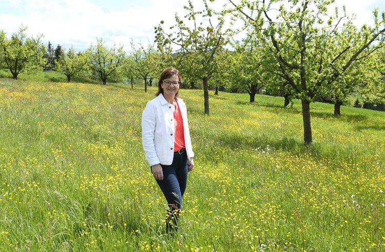 Auch auf dem familieneigenen Hof auf dem Stierenberg weibelt «Mitte»-Nationalrätin Priska Wismer für ein doppeltes Nein zu den Agrar-Initiativen. (Foto Ana Birchler-Cruz)