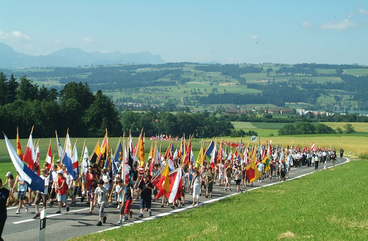 Hat seit 2008 nicht mehr stattgefunden: Der Marsch der breiten Bevölkerung vom Städtli zum Schlachtfeld. (Foto Marcel Schmid/Archiv)