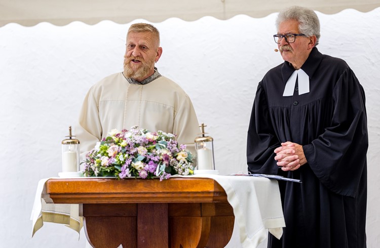 Der katholische Pfarreileiter von Sempach, Franz Zemp, und der reformierte Pfarrer Theo Leuenberger leiteten gemeinsam den ökumenischen Gottesdienst. (Foto zvg)