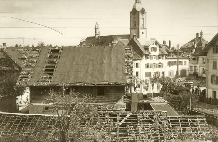 Am 2. August 1927 suchte ein Hagelzug die zentralen Voralpen heim und zerstörte auch in Rothenburg viele Dächer. (Foto www.sturmarchiv.ch)