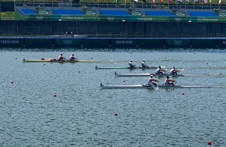 Der Doppelzweier mit Roman Röösli und Barnabé Delarze qualifizierte sich in Tokio für den A-Final. (Foto Swiss Rowing)