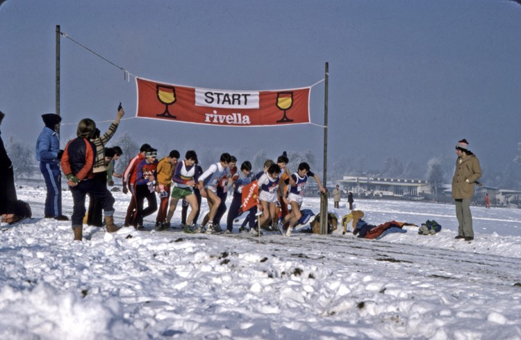 Am 20. Januar 1980 nahmen 130 Teilnehmer an der 1. Schweizer Crossmeisterschaft in Nottwil bei winterlichen Verhältnissen teil.  (Foto zvg)