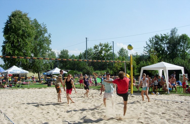 Die Einweihung des Beachvolleyball-Feldes am 8./9. 2007 war ein Höhepunkt der Vereinsgeschichte.  (Foto zvg)