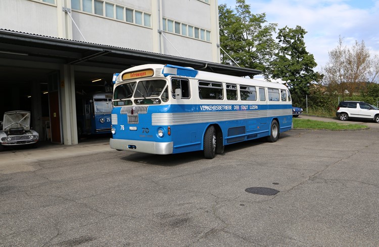 Ein ausrangierter Bus der Verkehrsbetriebe Luzern konnte probegefahren werden. (Foto Céline Estermann-Erni)