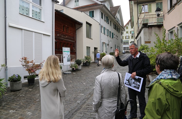 Bruno Häfliger machte für das Aktuelle Sempach im September 2017 einen Rundgang unter dem Motto «Moderne Bauten in der Altstadt».   (Foto Geri Wyss /Archiv)