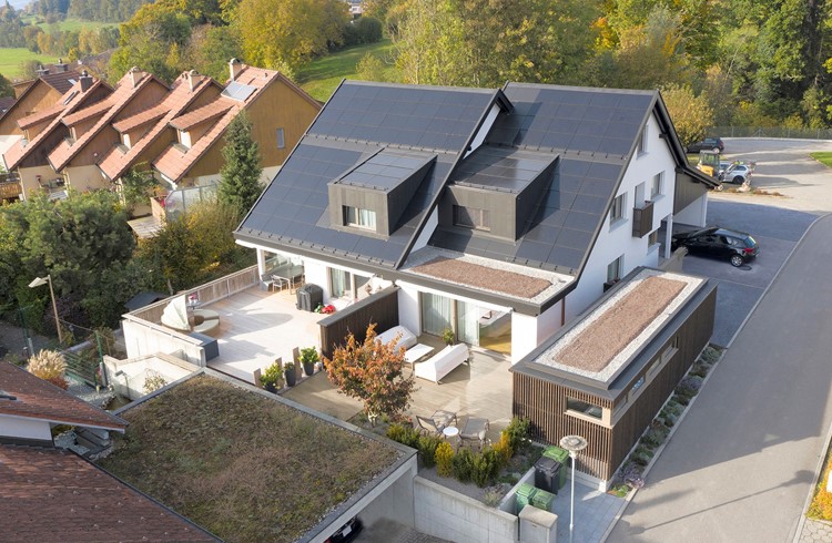 Das Dreigenerationenhaus der Familien Stofer in Sempach gewann eine Auszeichnung anlässlich der Vergabe des 31. Schweizer Solarpreises. (Foto zVg)