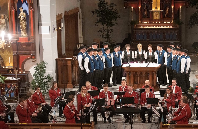 Der Jodlerklub Nottwil und die Brass Band Feldmusik Nottwil luden zum gemeinsamen Adventskonzert ein.  (Foto Thomas Stillhart)