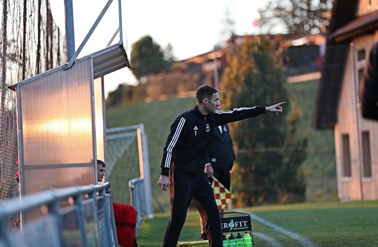 Simon Bosshard bleibt bis Sommer 2023 als Trainer der 4.-Liga-Mannschaft des HSV im Einsatz. (Foto zVg)