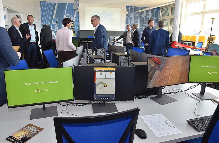 Blick in das neue Trimble Technology Lab, das am Freitag im Campus Sursee als erstes der Schweiz eröffnet wurde.  (Foto Daniel Zumbühl)