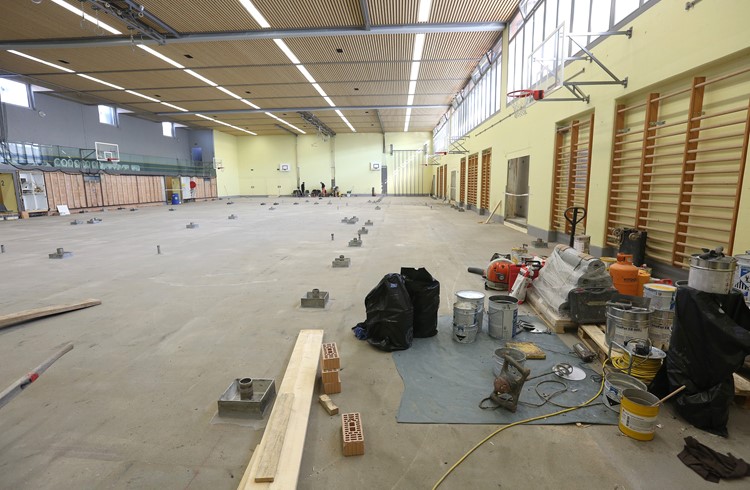 Sanierung der Turnhalle Grünau in Neuenkirch.
Begleitet von Gemeinderätin Tamara Wiederkehr und Bauleiter Daniel Bichsel. (Foto Ana Birchler-Cruz)