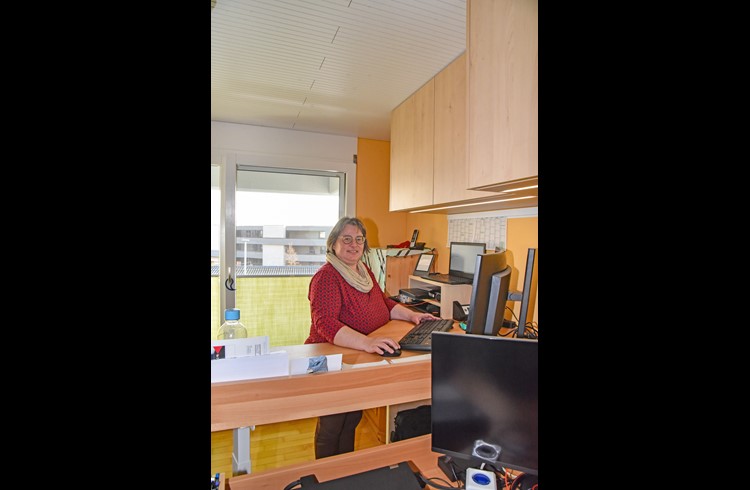 Monika Graber arbeitet seit 14 Jahren im Home-Office. Sie hat sich gut eingerichtet. (Foto Céline Estermann-Erni)