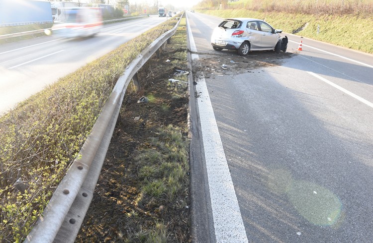 Auf der Autobahn A2 hat sich am Montag nach dem Tunnel Eich ein Verkehrsunfall ereignet. (ZVG)