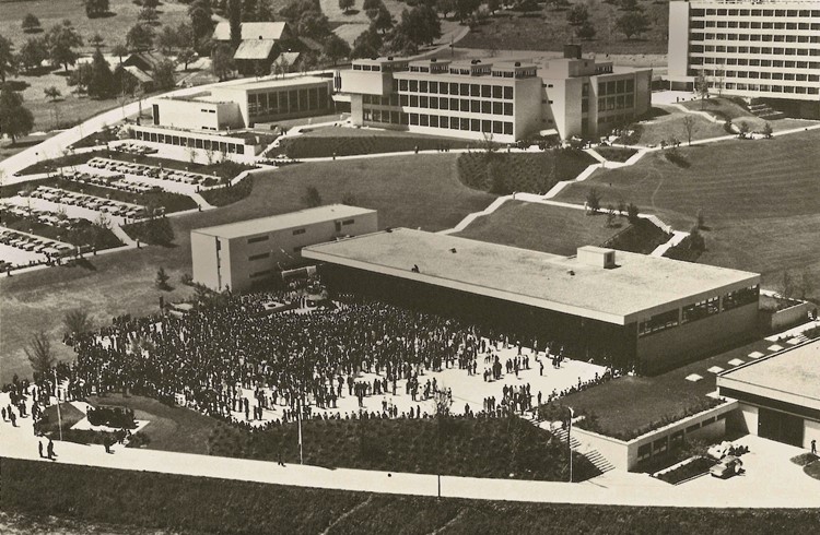 Der Campus Sursee bei der Eröffnung im Jahr 1972 (damals Ausbildungszentrum des Schweizerischen Baumeisterverbands). (Foto ZVG)