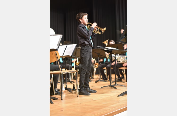 Der zwölfjährige Lino Erni aus Neuenkirch bewies Musikalität und technisches Können beim Solostück “Home Sweet Home”. (Foto Céline Estermann-Erni)