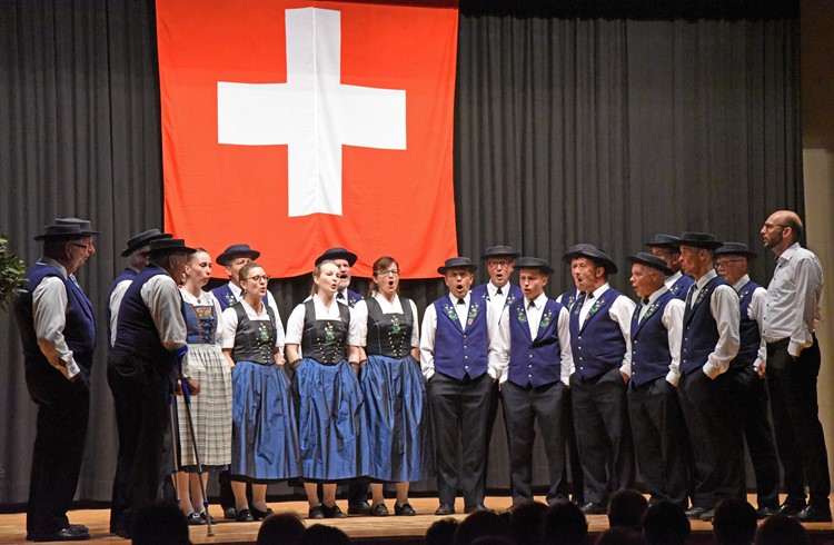 Für besondere Klänge sorgte das Jodlerchörli Geuensee mit dem Lied «Goldegi Flügel» von Reto Stadelmann. (Foto Geri Wyss)