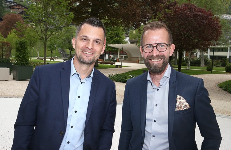 Der neue Präsident Stefan Bersinger aus Hellbühl (links) mit Ralf Ertl, Verkaufsleiter der Epper Sursee-Zofingen AG. (Foto zVg)