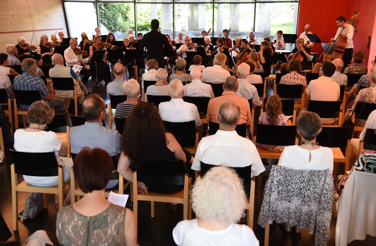 Das Orchester Sursee-Sempach trat am Sonntag im reformierten Kirchenzentrum in Sempach auf. (Foto Geri Wyss)