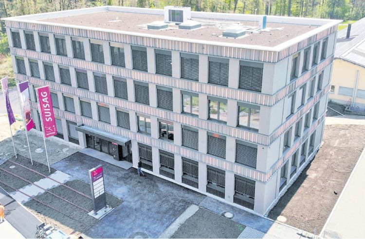 Der im Jahr 2021 neu eröffnete Hauptsitz der Suisag in der Allmend in Sempach. (Foto Karin Luther)