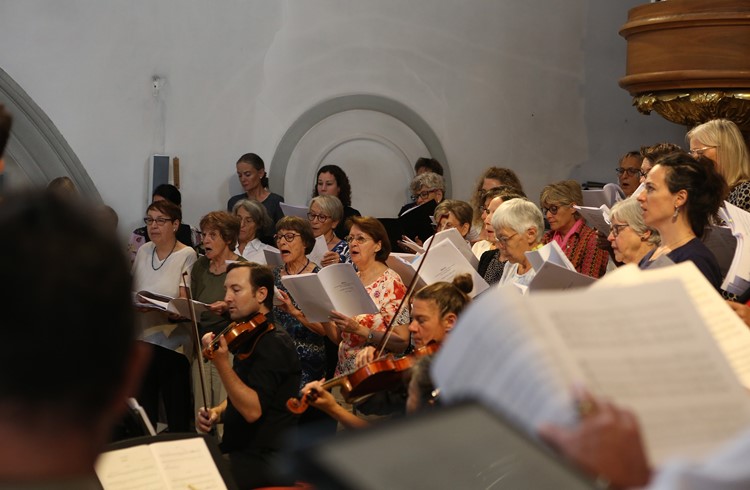 Der Kirchenchor Sursee und die Camerata Musica Luzern führten die Georgsmesse von Joseph Frei auf. (Foto Ana Birchler-Cruz)
