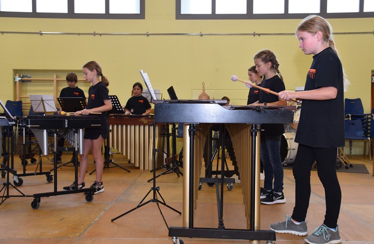 Das Perkussionsensemble der Musikschule oberer Sempachersee umrahmte den Festakt musikalisch. (Foto Daniel Zumbühl)
