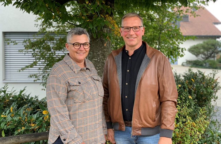 Monika Emmenegger und Hubert Rigert sind überzeugt, dass der gemeinsame Standort für beide Gemeinden ein Gewinn ist.  (Foto zVg)