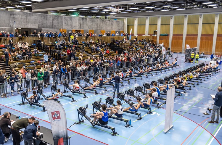 Schwitzen in der Halle statt auf dem See, hiess es an den 35. Swiss Rowing Indoors in Zug (Foto Michel Billy)