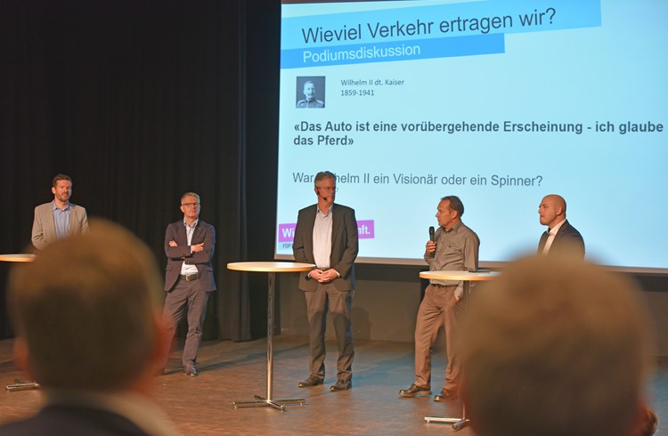 Experten in Verkehrsfragen diskutierten am Podium in Sursee. (Foto Roseline Betschart)