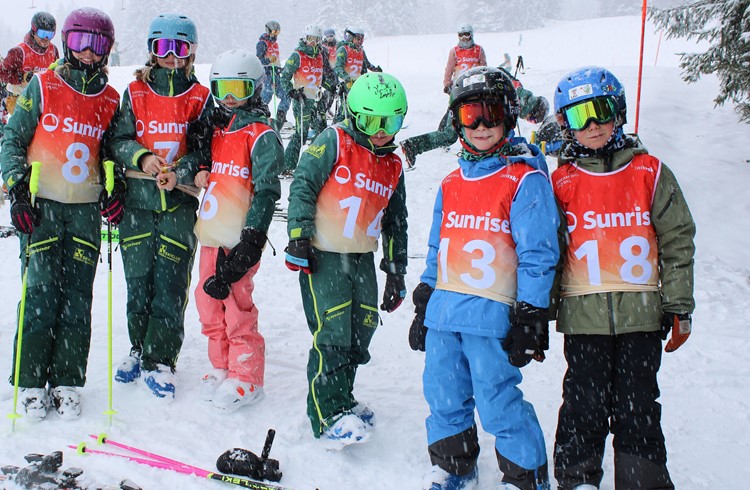 Bereit fürs Skirennen waren nicht nur die Erwachsenen, auch die Kinder wetteiferten um den ersten Platz. (Foto zVg)