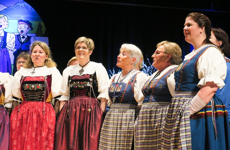 Die Frauenformation Heimatchörli Luzern bereicherte das Konzert. (Foto Lukas Bucher)