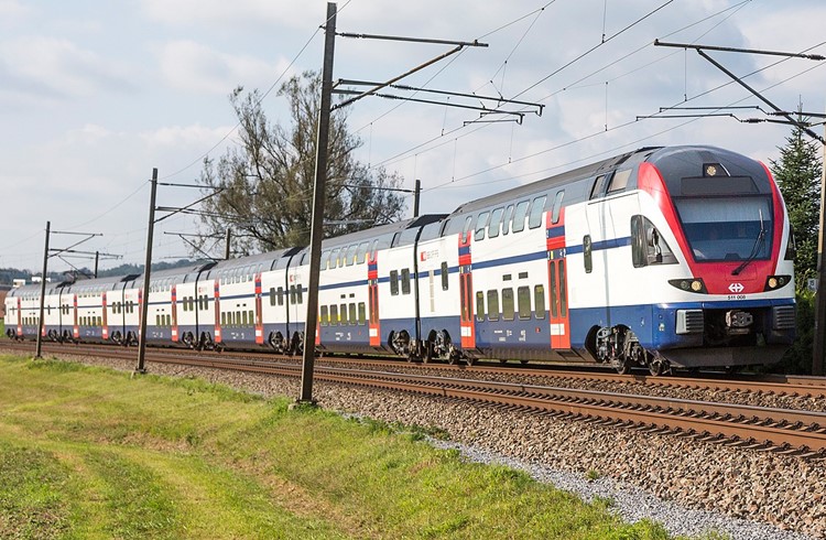 Der Regio-Express Luzern–Olten wird werktags und auf nachfragestarken Verbindungen an Wochenenden ab dem Fahrplanwechsel von Mitte Dezember doppelstöckig geführt.  (Foto Gian Vaitl/SBB)
