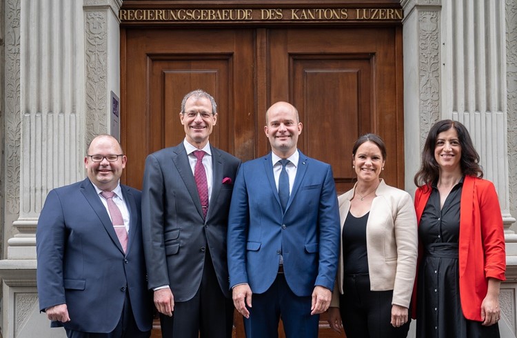 Die neu zusammengesetzte Regierung (von links): Armin Hartmann, Reto Wyss, Fabian Peter, Michaela Tschuor und Ylfete Fanaj. (Foto Staatskanzlei Luzern)