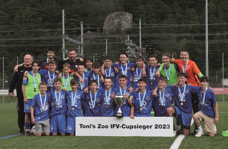 Das Team Sempachersee C brachte neben der IFV-Meisterschaft und dem Gewinn der IFV-Hallenmeisterschaft mit dem Cupsieg bereits den dritten Titel innerhalb von fünf Monaten ins Trockene. (Foto zVg)
