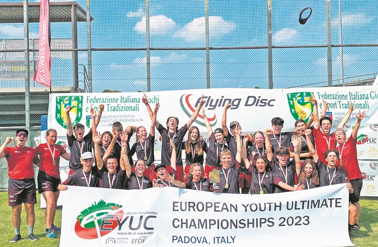 Das Schweizer U20-Juniorennationalteam (Mixed) gewann in Italien den Europameistertitel im Ultimate Frisbee. (zVg)
