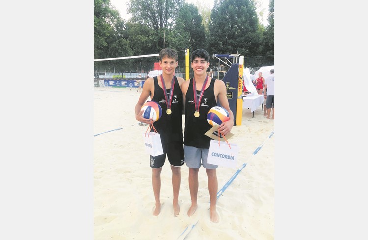 Tim Amrein und Loïc Peter (v. l.) wurden zu U19-Schweizermeister gekrönt. (Foto zVg)
