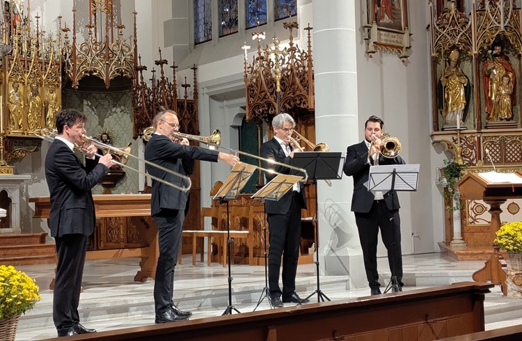 Christoph Bolliger (v. l.), Markus Muff, Raphael Staub und Marco Rodrigues spielten Musik aus verschiedenen Epochen. (Foto Céline Estermann-Erni)