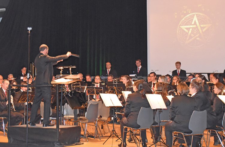 Das Blasorchester Feldmusik Neuenkirch veranstaltete sein Jubiläumskonzert ganz im Zeichen der Kelten. (Foto zVg)