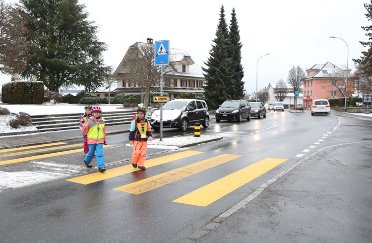 Der Abzweiger Luzernerstrasse in die Bergstrasse gilt als einer von drei kritischen Stellen für Kinder und Jugendliche auf ihrem Schulweg. (Foto Ana Birchler-Cruz)