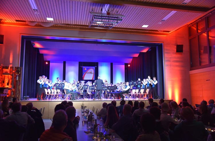 Mit «Festmusik der Stadt Wien» eröffnete die MGH das Konzert. (Foto Céline Estermann-Erni)