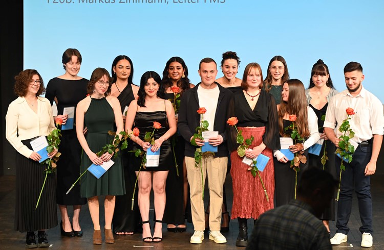 An der Kanti Sursee feierten 28 Absolventinnen und -Absolventen ihre Fachmatur. (Foto Werner Mathis)