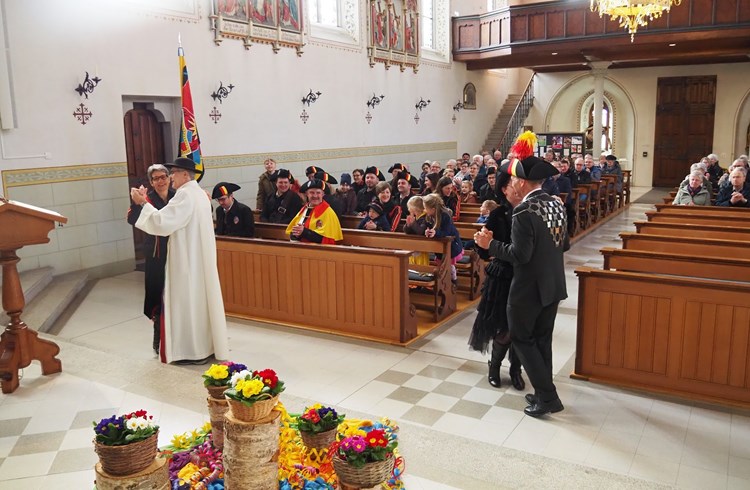Zu fasnächtlichen Orgelklängen erlebte man am Schluss des Gottesdienstes spontane Tanzeinlagen. (Foto zvg)