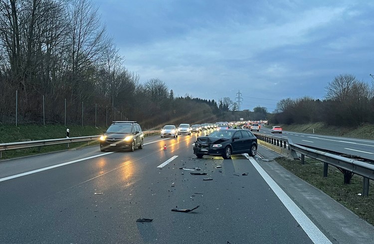 Auf der A2 bei Neuenkirch kam es am Dienstagabend zu einer Auffahrkollision. (Foto Luzerner Polizei/zVg)