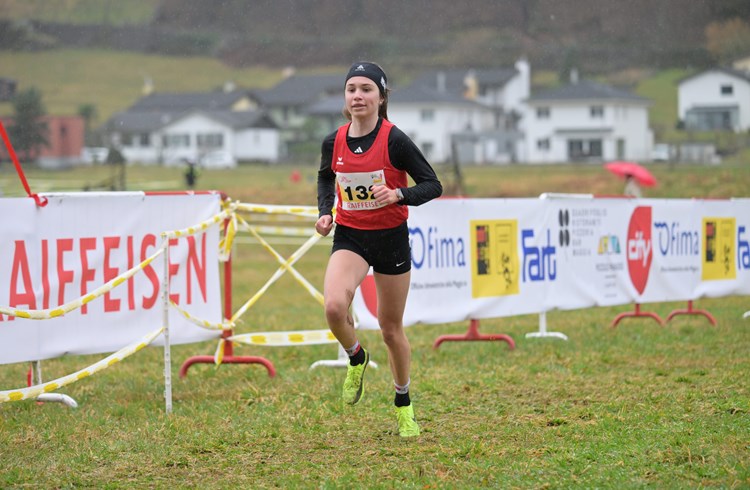Jolina Fahrni mit der Startnummer 132 an den Schweizer Cross-Meisterschaften. (Foto zVg)